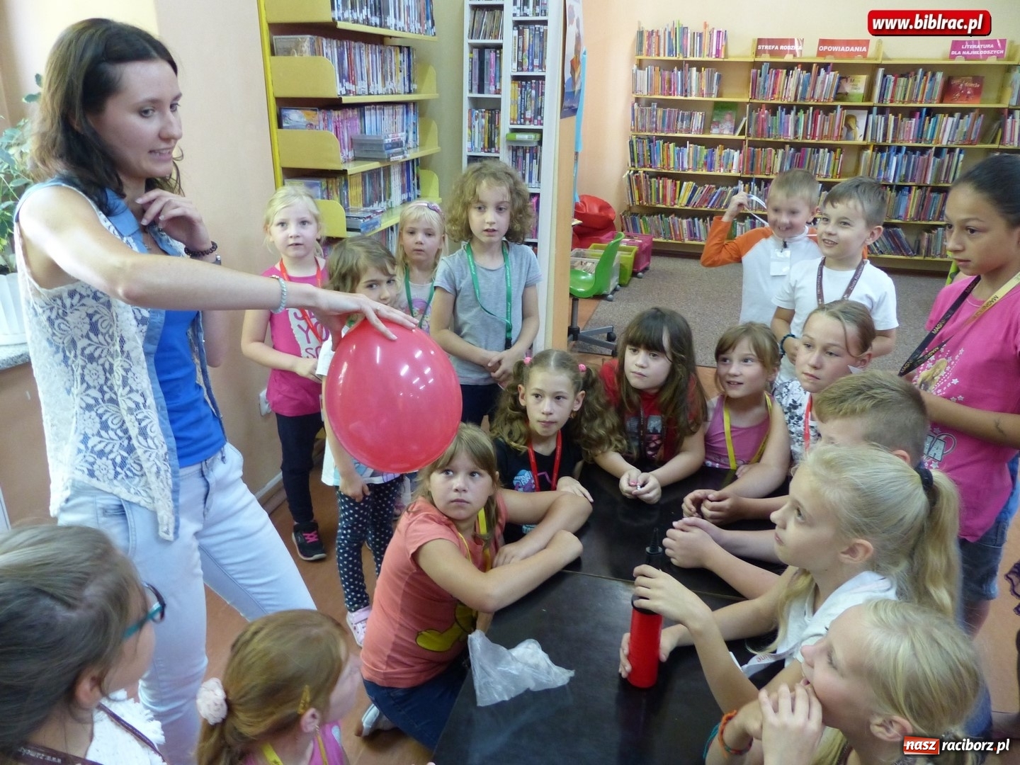 Zdjęcie w galerii na portalu naszraciborz.pl: Dzień Piegów, czyli kolejne nietypowe święto Lata z biblioteką wiadomości z regionu