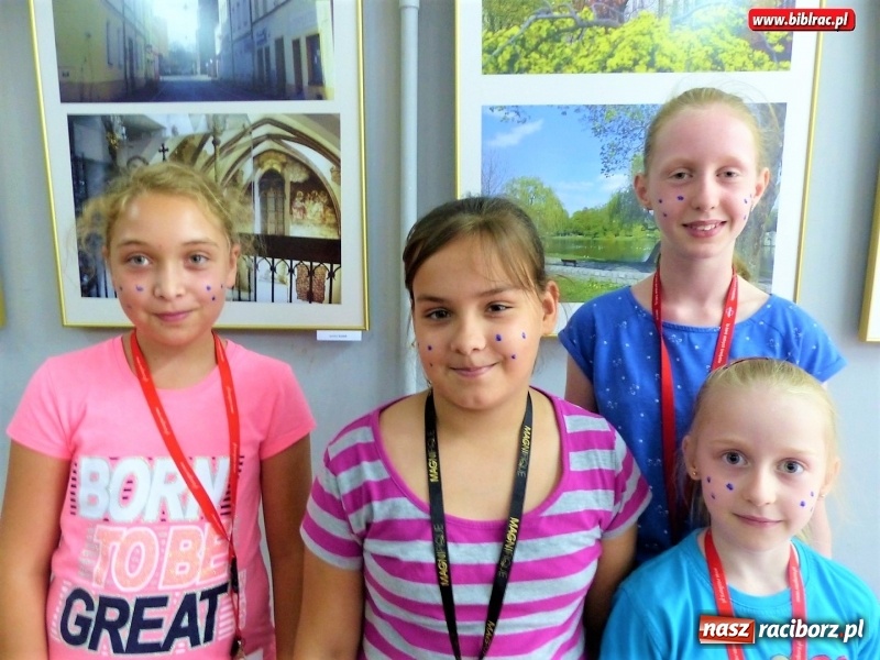 Zdjęcie w galerii na portalu naszraciborz.pl: Dzień Piegów, czyli kolejne nietypowe święto Lata z biblioteką wiadomości z regionu