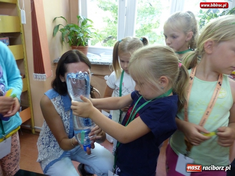 Zdjęcie w galerii na portalu naszraciborz.pl: Dzień Piegów, czyli kolejne nietypowe święto Lata z biblioteką wiadomości z regionu