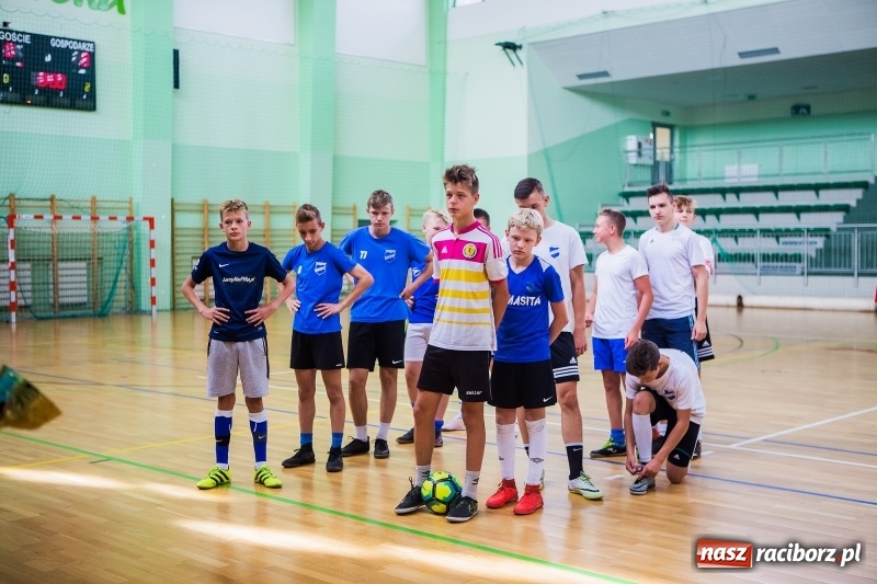 Zdjęcie w galerii na portalu naszraciborz.pl: Wakacyjny turniej halowej piłki nożnej wiadomości z regionu