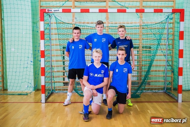 Zdjęcie w galerii na portalu naszraciborz.pl: Wakacyjny turniej halowej piłki nożnej wiadomości z regionu