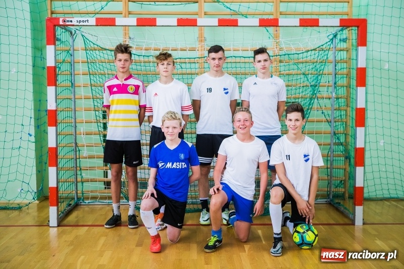 Zdjęcie w galerii na portalu naszraciborz.pl: Wakacyjny turniej halowej piłki nożnej wiadomości z regionu
