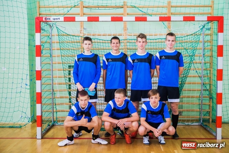 Zdjęcie w galerii na portalu naszraciborz.pl: Wakacyjny turniej halowej piłki nożnej wiadomości z regionu
