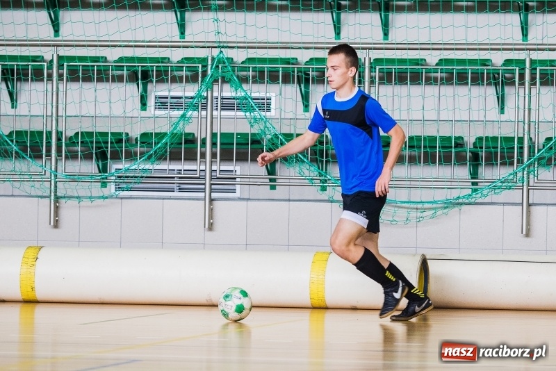 Zdjęcie w galerii na portalu naszraciborz.pl: Wakacyjny turniej halowej piłki nożnej wiadomości z regionu