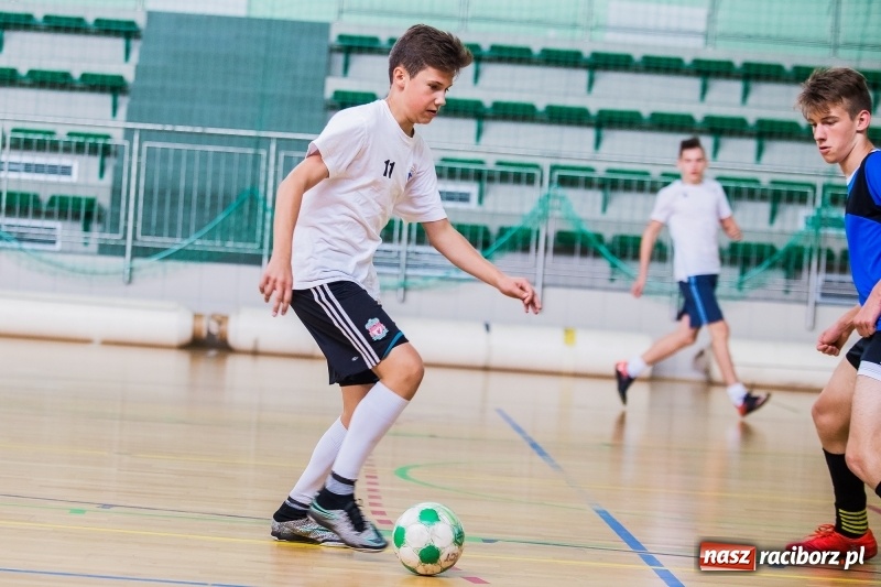 Zdjęcie w galerii na portalu naszraciborz.pl: Wakacyjny turniej halowej piłki nożnej wiadomości z regionu