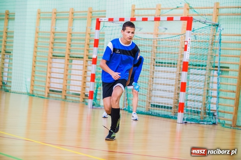 Zdjęcie w galerii na portalu naszraciborz.pl: Wakacyjny turniej halowej piłki nożnej wiadomości z regionu