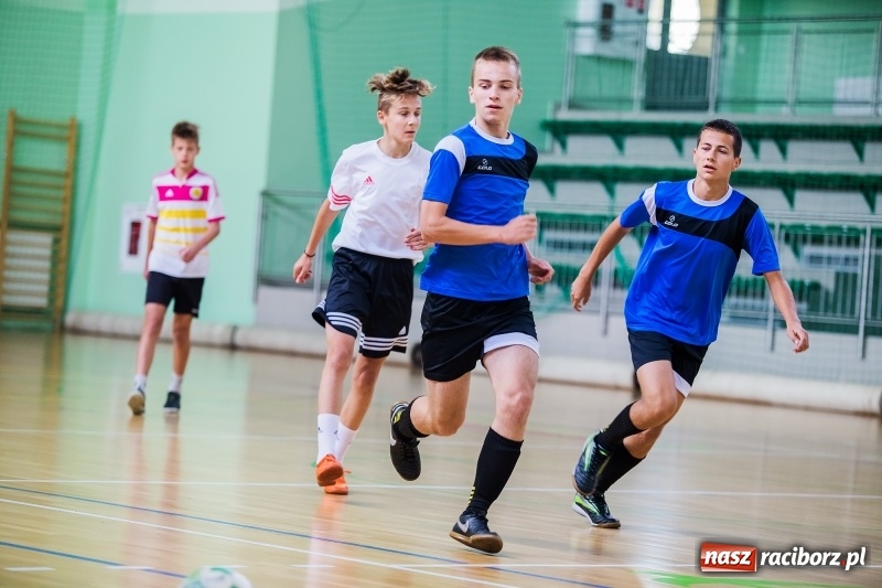 Zdjęcie w galerii na portalu naszraciborz.pl: Wakacyjny turniej halowej piłki nożnej wiadomości z regionu
