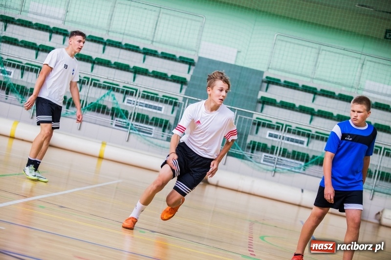 Zdjęcie w galerii na portalu naszraciborz.pl: Wakacyjny turniej halowej piłki nożnej wiadomości z regionu
