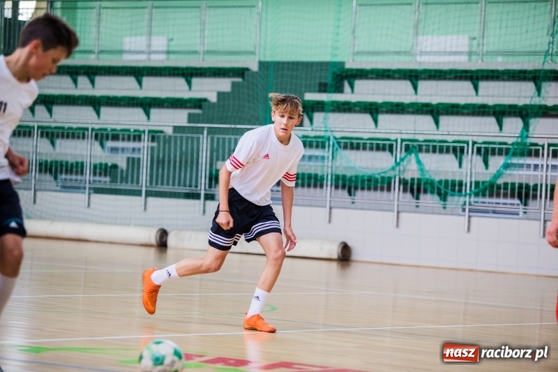 Zdjęcie w galerii na portalu naszraciborz.pl: Wakacyjny turniej halowej piłki nożnej wiadomości z regionu