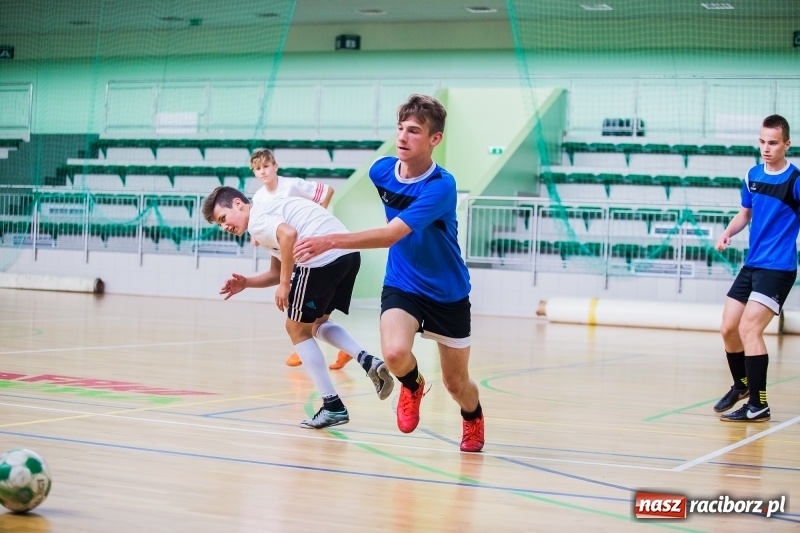 Zdjęcie w galerii na portalu naszraciborz.pl: Wakacyjny turniej halowej piłki nożnej wiadomości z regionu