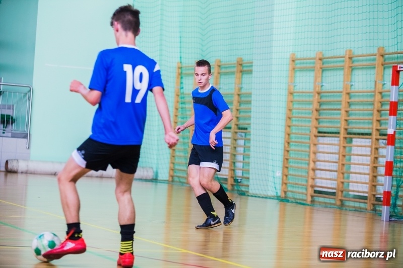 Zdjęcie w galerii na portalu naszraciborz.pl: Wakacyjny turniej halowej piłki nożnej wiadomości z regionu