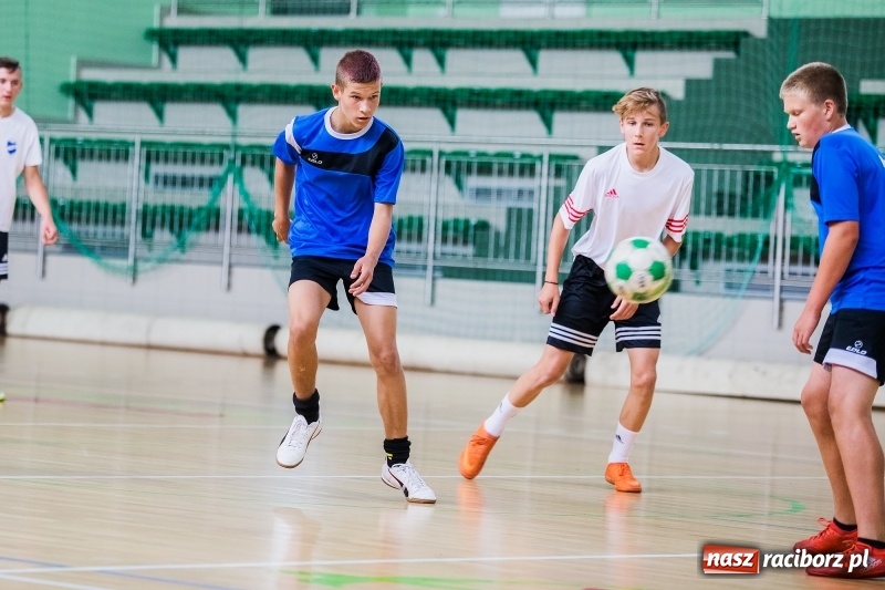 Zdjęcie w galerii na portalu naszraciborz.pl: Wakacyjny turniej halowej piłki nożnej wiadomości z regionu