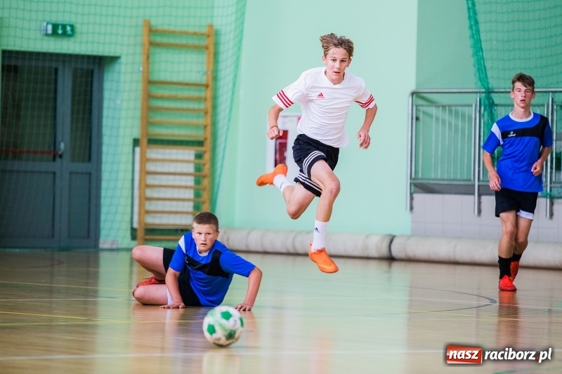 Zdjęcie w galerii na portalu naszraciborz.pl: Wakacyjny turniej halowej piłki nożnej wiadomości z regionu