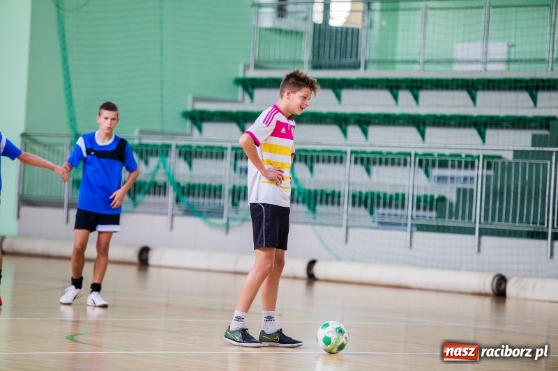 Zdjęcie w galerii na portalu naszraciborz.pl: Wakacyjny turniej halowej piłki nożnej wiadomości z regionu