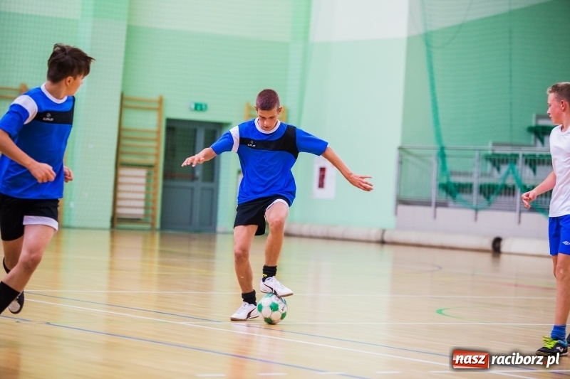Zdjęcie w galerii na portalu naszraciborz.pl: Wakacyjny turniej halowej piłki nożnej wiadomości z regionu