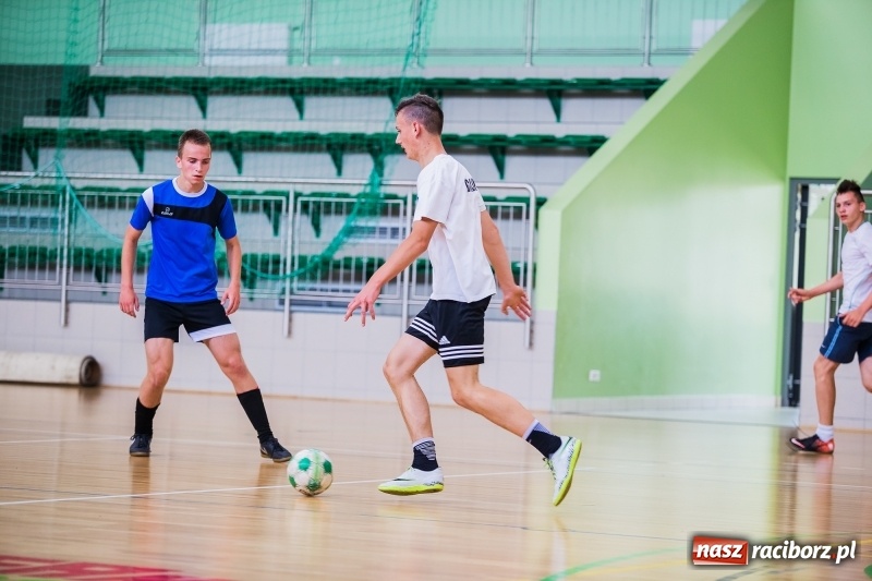 Zdjęcie w galerii na portalu naszraciborz.pl: Wakacyjny turniej halowej piłki nożnej wiadomości z regionu