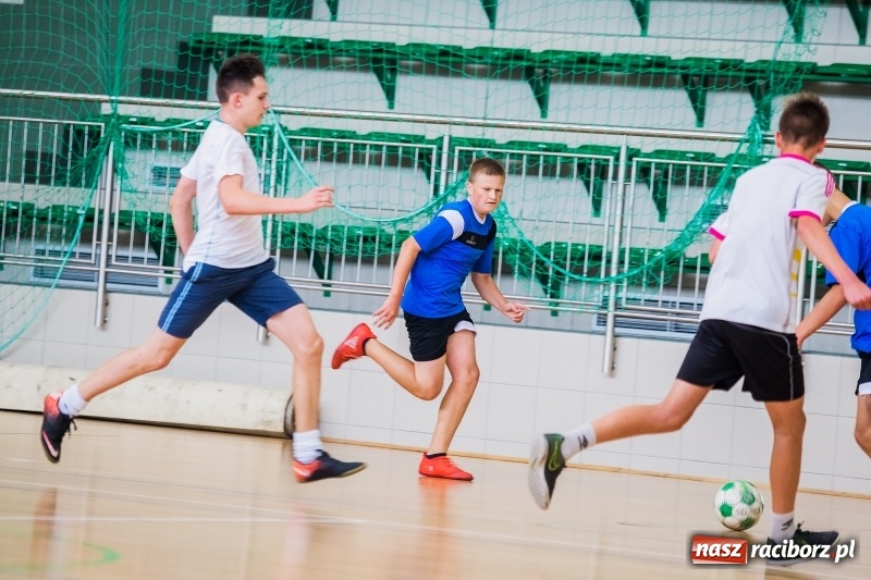 Zdjęcie w galerii na portalu naszraciborz.pl: Wakacyjny turniej halowej piłki nożnej wiadomości z regionu