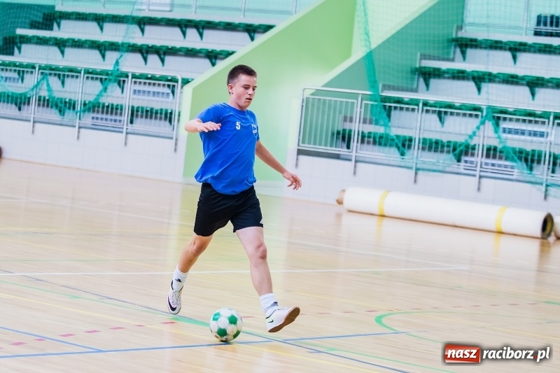 Zdjęcie w galerii na portalu naszraciborz.pl: Wakacyjny turniej halowej piłki nożnej wiadomości z regionu