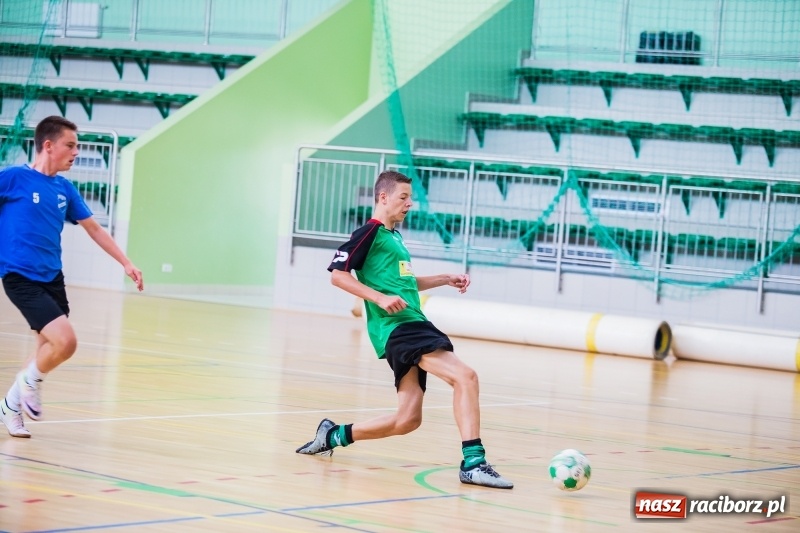 Zdjęcie w galerii na portalu naszraciborz.pl: Wakacyjny turniej halowej piłki nożnej wiadomości z regionu