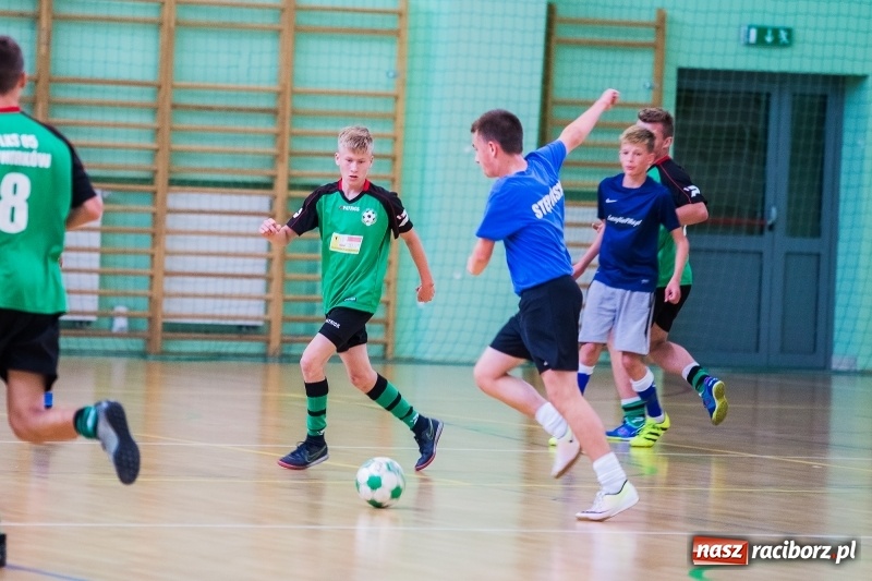 Zdjęcie w galerii na portalu naszraciborz.pl: Wakacyjny turniej halowej piłki nożnej wiadomości z regionu