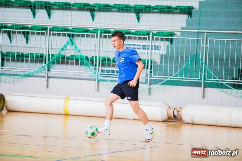 Zdjęcie w galerii na portalu naszraciborz.pl: Wakacyjny turniej halowej piłki nożnej wiadomości z regionu