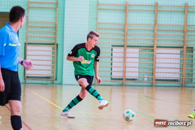 Zdjęcie w galerii na portalu naszraciborz.pl: Wakacyjny turniej halowej piłki nożnej wiadomości z regionu