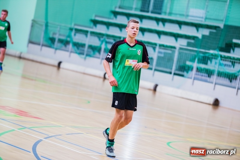 Zdjęcie w galerii na portalu naszraciborz.pl: Wakacyjny turniej halowej piłki nożnej wiadomości z regionu