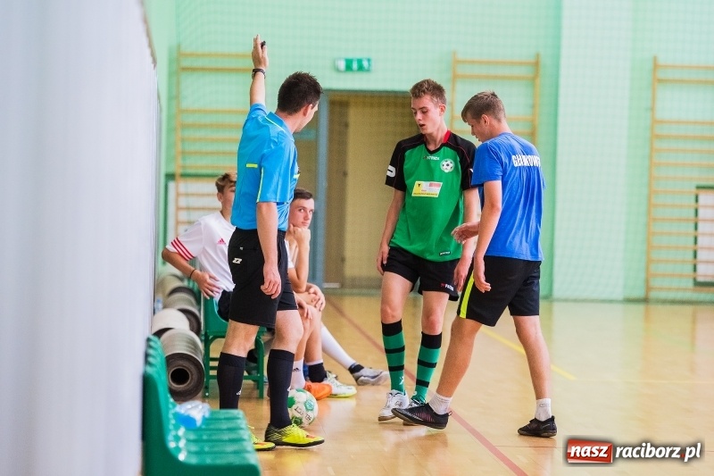 Zdjęcie w galerii na portalu naszraciborz.pl: Wakacyjny turniej halowej piłki nożnej wiadomości z regionu