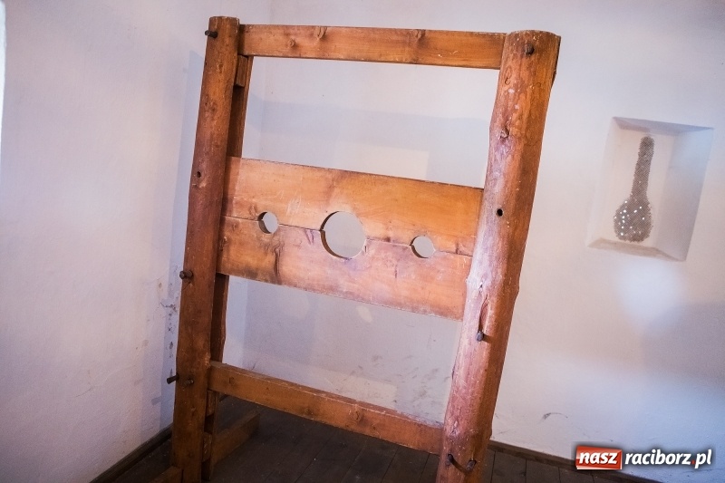 Zdjęcie w galerii na portalu naszraciborz.pl: Trzymano tu oskarżonych o czary. Mroczne miejsce w Raciborzu znów można oglądać  wiadomości z regionu