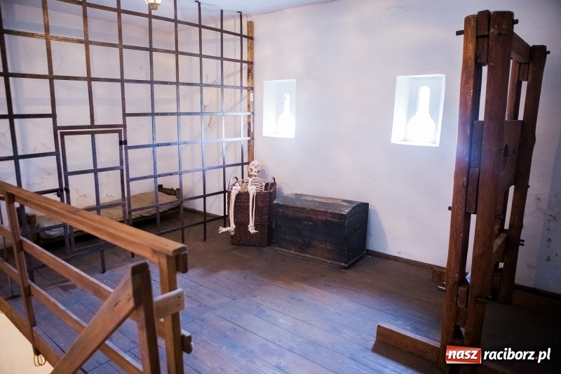 Zdjęcie w galerii na portalu naszraciborz.pl: Trzymano tu oskarżonych o czary. Mroczne miejsce w Raciborzu znów można oglądać  wiadomości z regionu