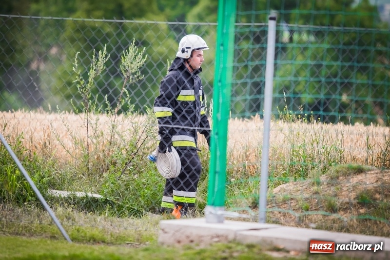 Zdjęcie w galerii na portalu naszraciborz.pl: Pokaz strażacki na rozpoczęcie obchodów 110-lecia OSP Borucin wiadomości z regionu