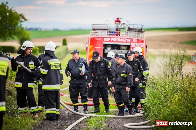 Zdjęcie w galerii na portalu naszraciborz.pl: Pokaz strażacki na rozpoczęcie obchodów 110-lecia OSP Borucin wiadomości z regionu