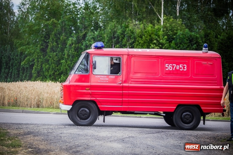 Zdjęcie w galerii na portalu naszraciborz.pl: Pokaz strażacki na rozpoczęcie obchodów 110-lecia OSP Borucin wiadomości z regionu