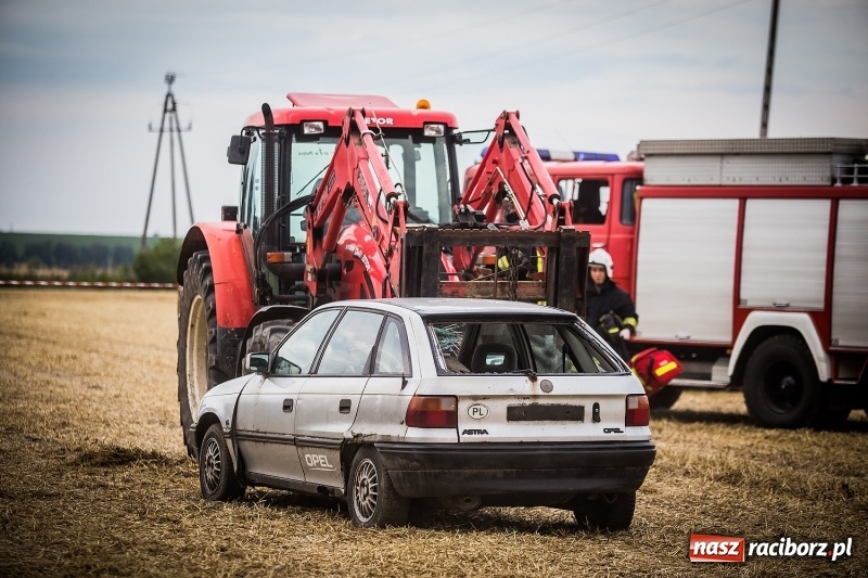 Zdjęcie w galerii na portalu naszraciborz.pl: Pokaz strażacki na rozpoczęcie obchodów 110-lecia OSP Borucin wiadomości z regionu