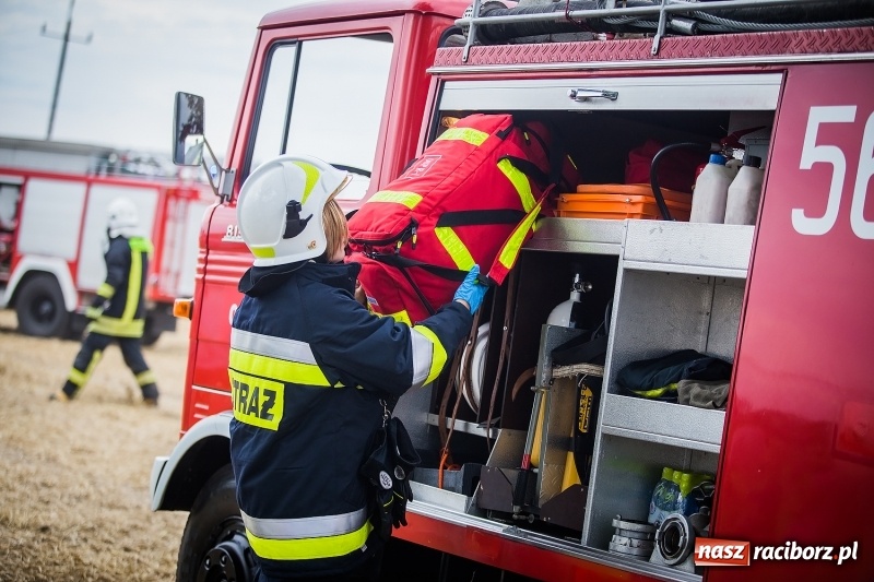 Zdjęcie w galerii na portalu naszraciborz.pl: Pokaz strażacki na rozpoczęcie obchodów 110-lecia OSP Borucin wiadomości z regionu