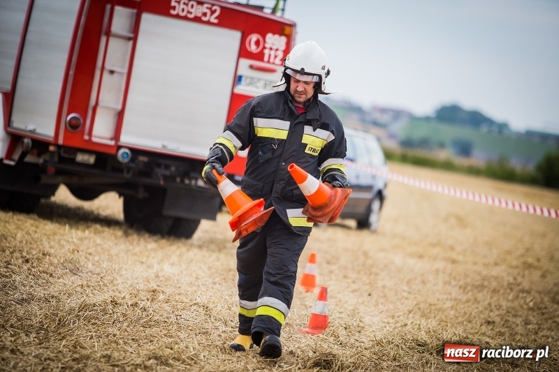 Zdjęcie w galerii na portalu naszraciborz.pl: Pokaz strażacki na rozpoczęcie obchodów 110-lecia OSP Borucin wiadomości z regionu