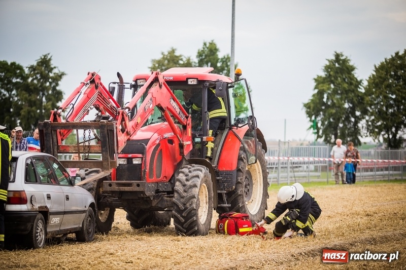 Zdjęcie w galerii na portalu naszraciborz.pl: Pokaz strażacki na rozpoczęcie obchodów 110-lecia OSP Borucin wiadomości z regionu