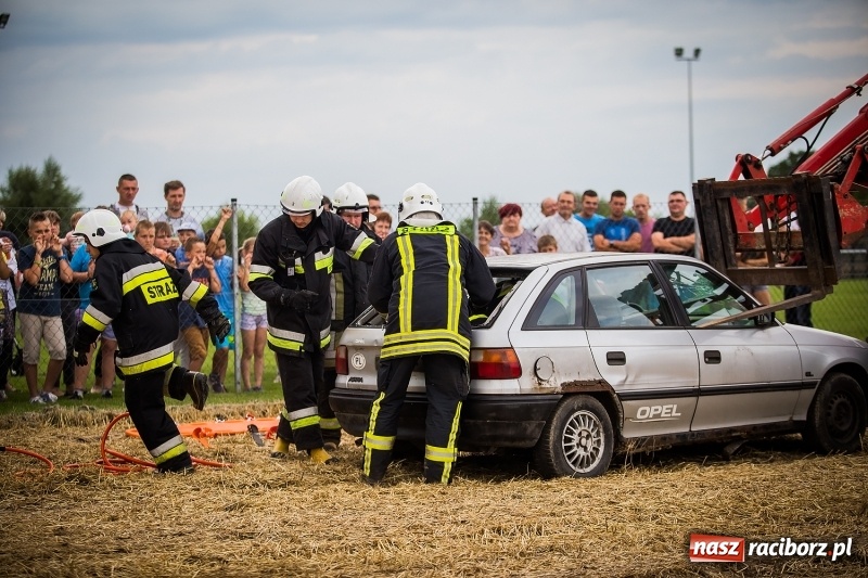 Zdjęcie w galerii na portalu naszraciborz.pl: Pokaz strażacki na rozpoczęcie obchodów 110-lecia OSP Borucin wiadomości z regionu