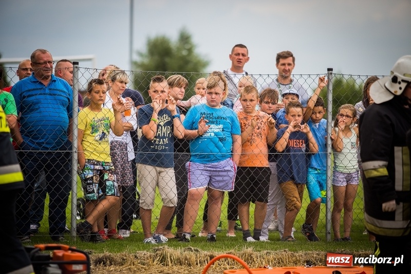 Zdjęcie w galerii na portalu naszraciborz.pl: Pokaz strażacki na rozpoczęcie obchodów 110-lecia OSP Borucin wiadomości z regionu