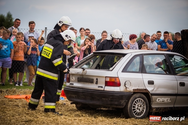 Zdjęcie w galerii na portalu naszraciborz.pl: Pokaz strażacki na rozpoczęcie obchodów 110-lecia OSP Borucin wiadomości z regionu