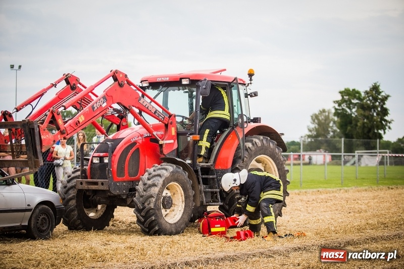 Zdjęcie w galerii na portalu naszraciborz.pl: Pokaz strażacki na rozpoczęcie obchodów 110-lecia OSP Borucin wiadomości z regionu