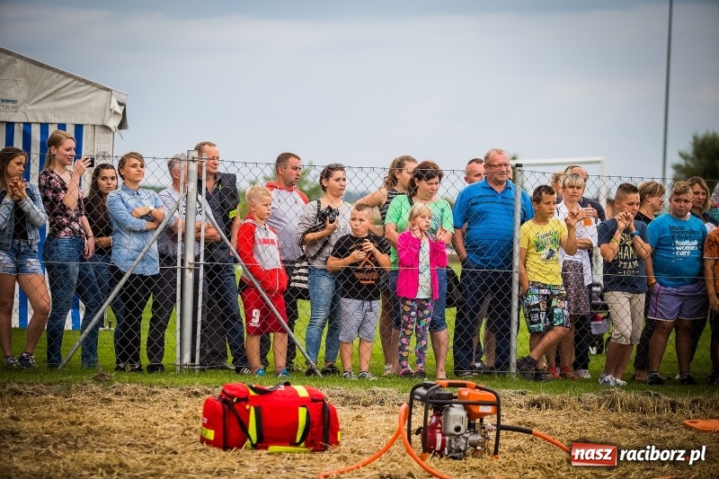 Zdjęcie w galerii na portalu naszraciborz.pl: Pokaz strażacki na rozpoczęcie obchodów 110-lecia OSP Borucin wiadomości z regionu