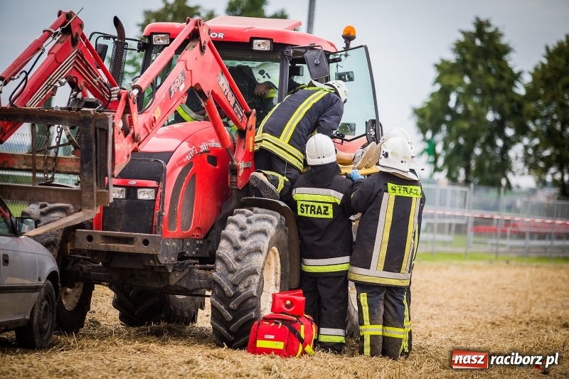 Zdjęcie w galerii na portalu naszraciborz.pl: Pokaz strażacki na rozpoczęcie obchodów 110-lecia OSP Borucin wiadomości z regionu