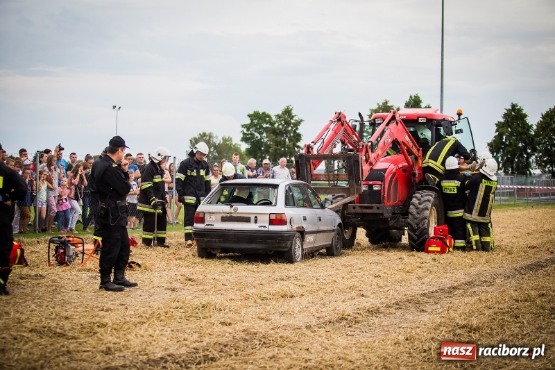 Zdjęcie w galerii na portalu naszraciborz.pl: Pokaz strażacki na rozpoczęcie obchodów 110-lecia OSP Borucin wiadomości z regionu