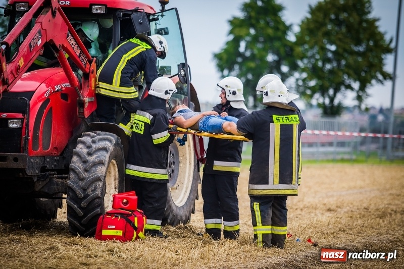 Zdjęcie w galerii na portalu naszraciborz.pl: Pokaz strażacki na rozpoczęcie obchodów 110-lecia OSP Borucin wiadomości z regionu