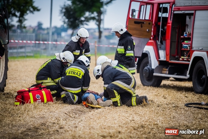 Zdjęcie w galerii na portalu naszraciborz.pl: Pokaz strażacki na rozpoczęcie obchodów 110-lecia OSP Borucin wiadomości z regionu
