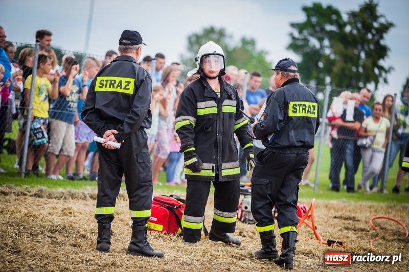 Zdjęcie w galerii na portalu naszraciborz.pl: Pokaz strażacki na rozpoczęcie obchodów 110-lecia OSP Borucin wiadomości z regionu