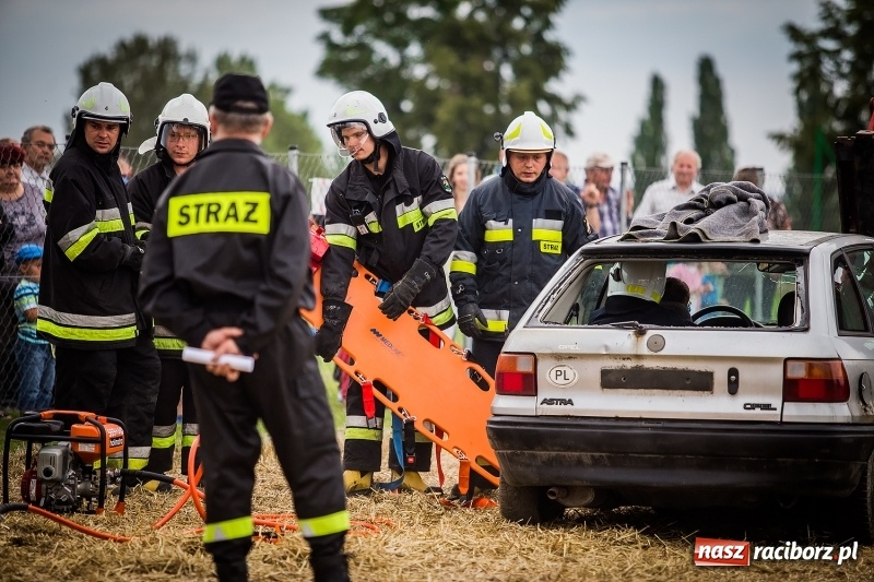 Zdjęcie w galerii na portalu naszraciborz.pl: Pokaz strażacki na rozpoczęcie obchodów 110-lecia OSP Borucin wiadomości z regionu