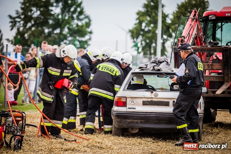 Zdjęcie w galerii na portalu naszraciborz.pl: Pokaz strażacki na rozpoczęcie obchodów 110-lecia OSP Borucin wiadomości z regionu