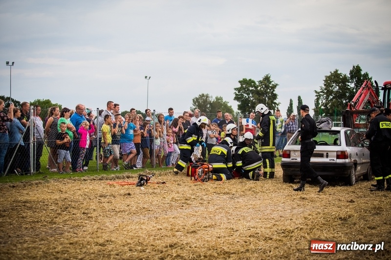 Zdjęcie w galerii na portalu naszraciborz.pl: Pokaz strażacki na rozpoczęcie obchodów 110-lecia OSP Borucin wiadomości z regionu